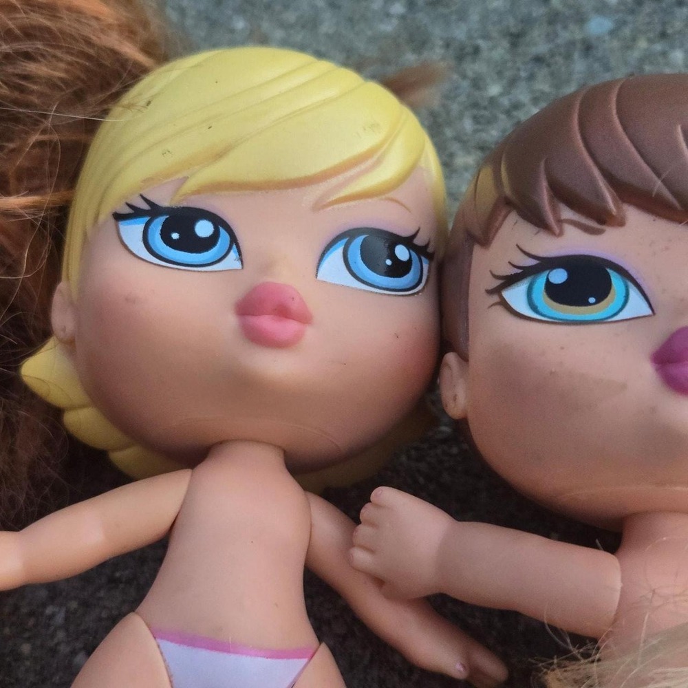 Bratz little dolls lot of 5. Odor! Nude. No accessories - Picture 8 of 8